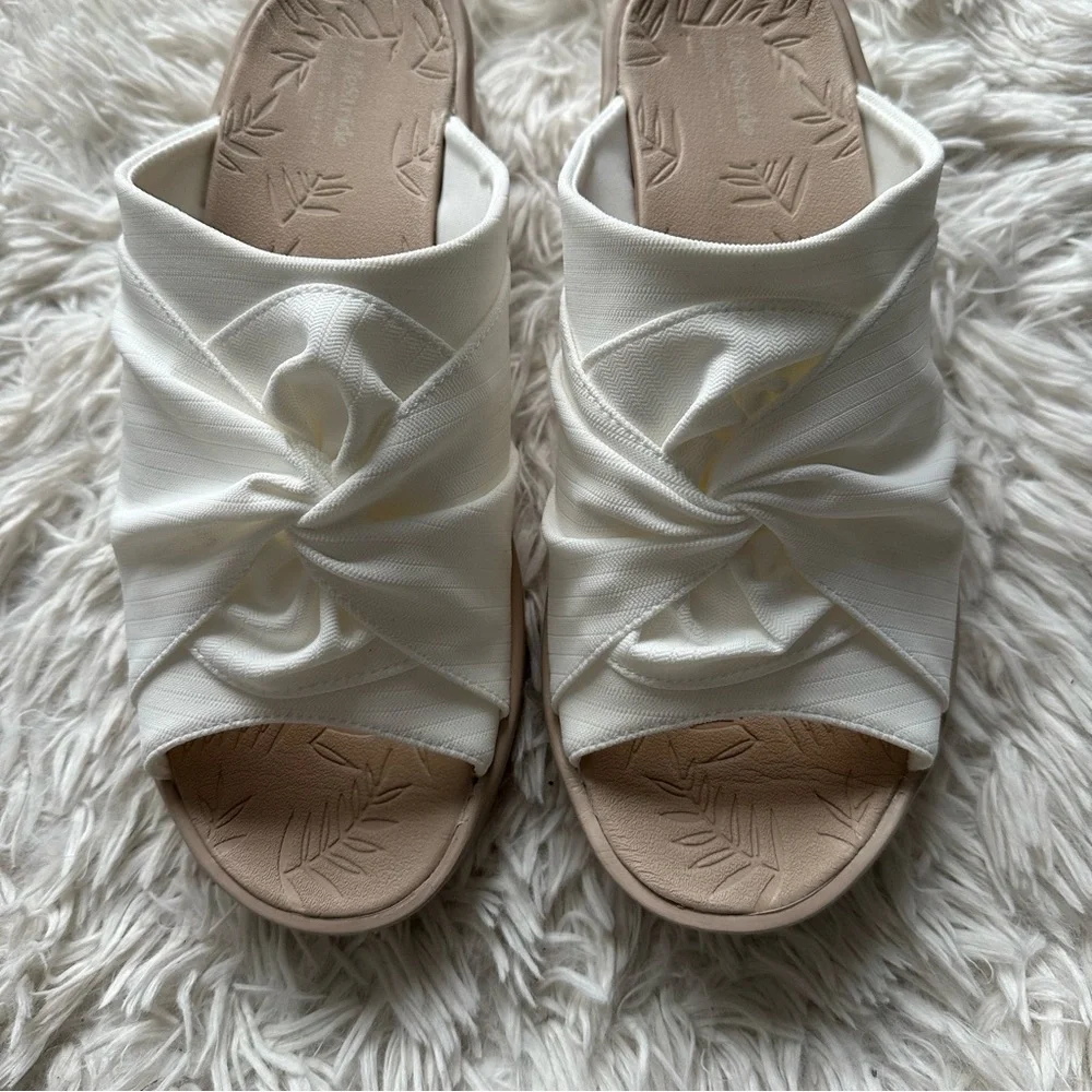 Lifestride Bzees Smile Wedge Sandal White New In Box Size 11 - Picture 2 of 9